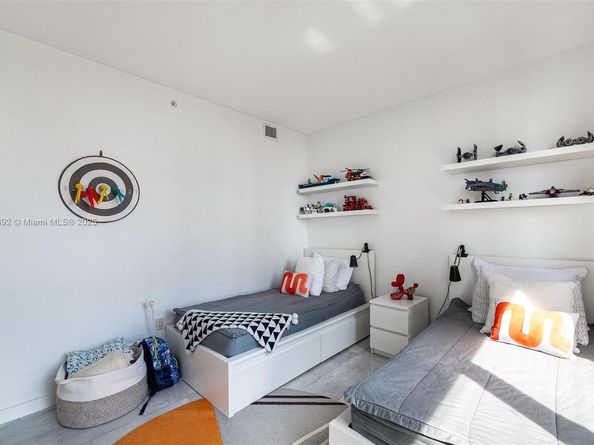 650 NE 32nd St 2101, Miami FL 33137