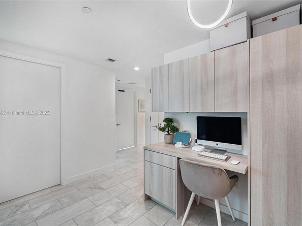 650 NE 32nd St 2101, Miami FL 33137