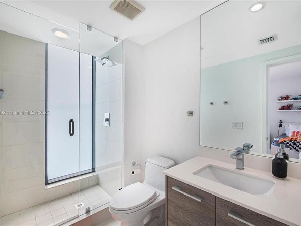 650 NE 32nd St 2101, Miami FL 33137