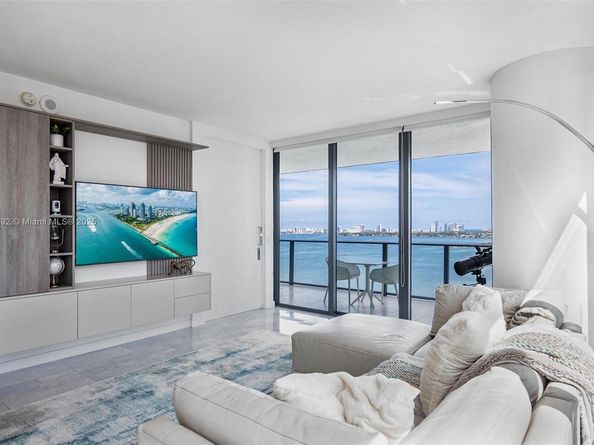650 NE 32nd St 2101, Miami FL 33137