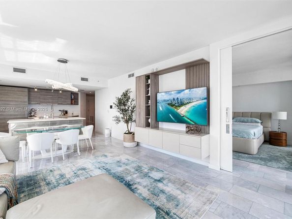 650 NE 32nd St 2101, Miami FL 33137