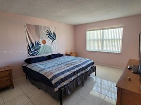 401 Golden Isles Dr 1114, Hallandale Beach FL 33009