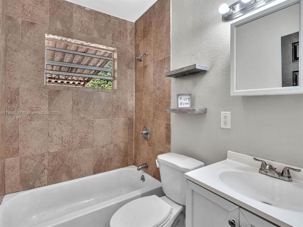 7011 Scott St, Hollywood FL 33024
