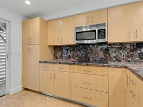 523 NE 38th St 6, Miami FL 33137