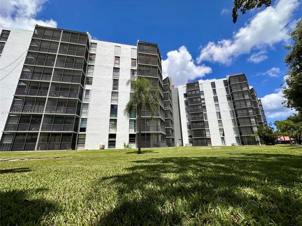3301 N Country Club Dr 410, Aventura FL 33180