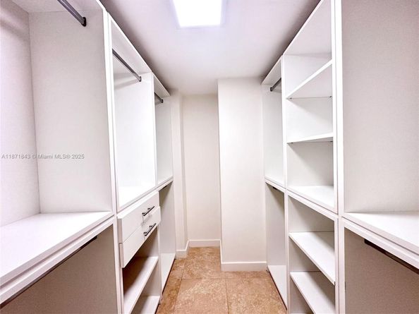 3301 N Country Club Dr 410, Aventura FL 33180