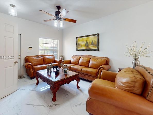809 NW 170th Ter 26, Pembroke Pines FL 33028