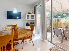 809 NW 170th Ter 26, Pembroke Pines FL 33028