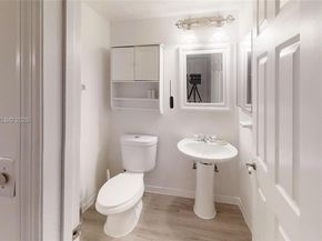 301 N Pine Island Rd 165, Plantation FL 33324