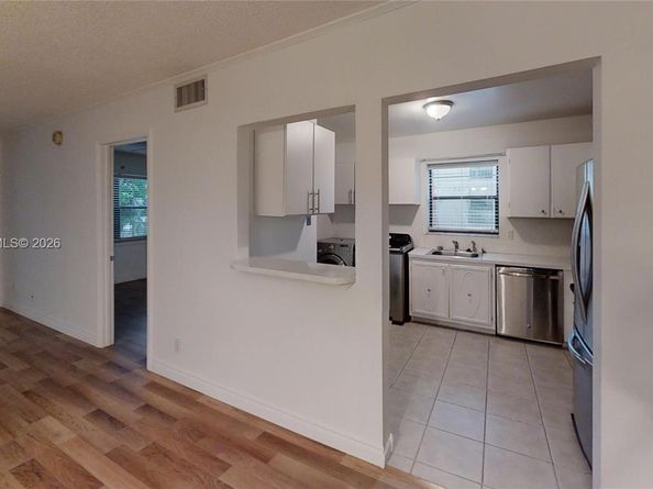 301 N Pine Island Rd 165, Plantation FL 33324