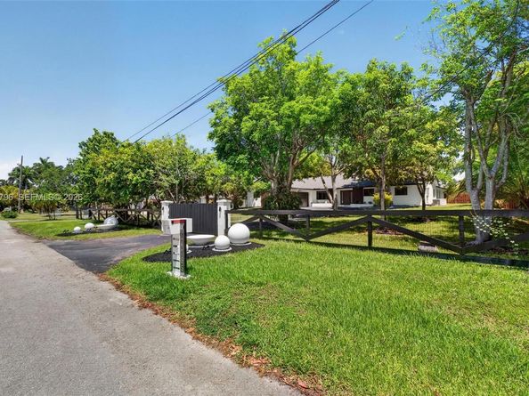 14755 SW 18th Ct, Davie FL 33325