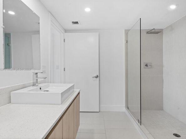 13800 Highland Dr 504, North Miami Beach FL 33181