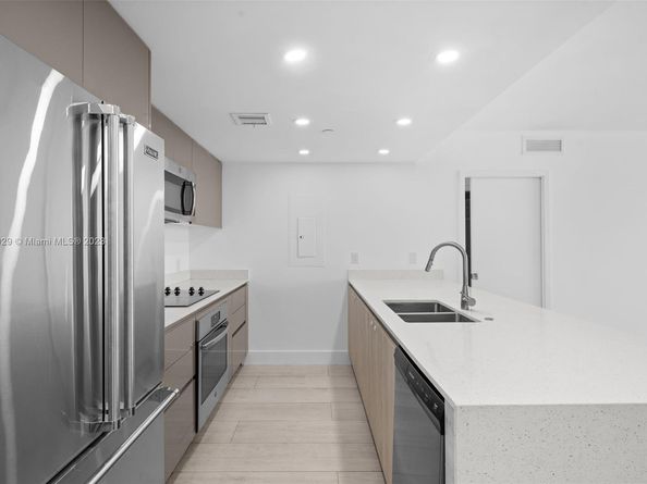 13800 Highland Dr 504, North Miami Beach FL 33181