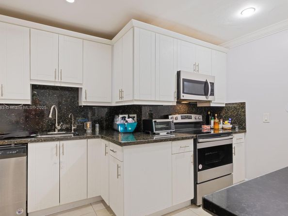 7401 SW 82nd St 109S, Miami FL 33143