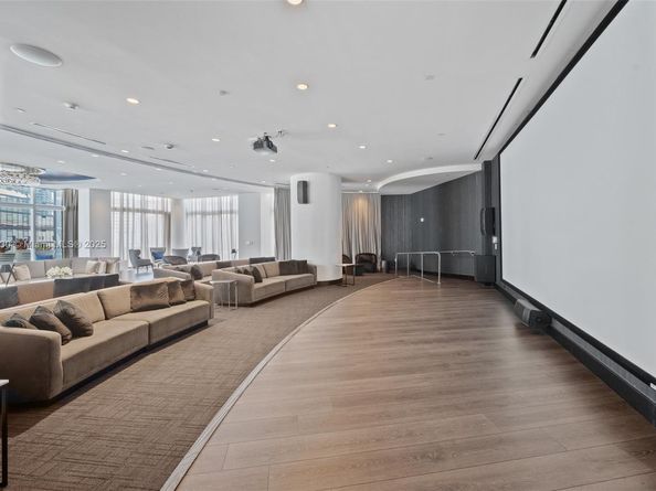 851 NE 1st Ave 2809, Miami FL 33132