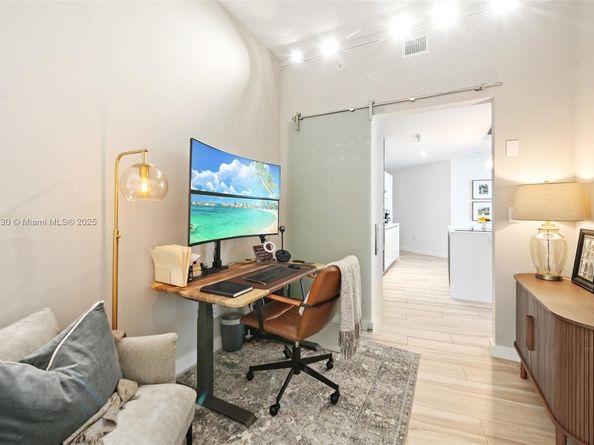 851 NE 1st Ave 2809, Miami FL 33132