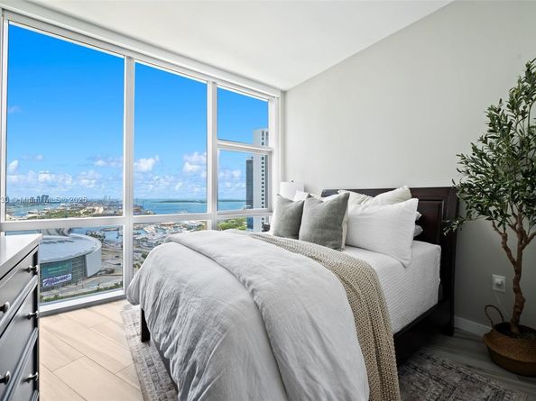 851 NE 1st Ave 2809, Miami FL 33132