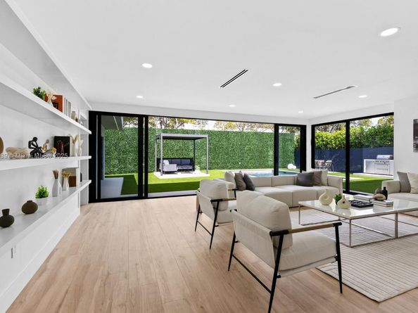 85 W Shore Dr W, Miami FL 33133