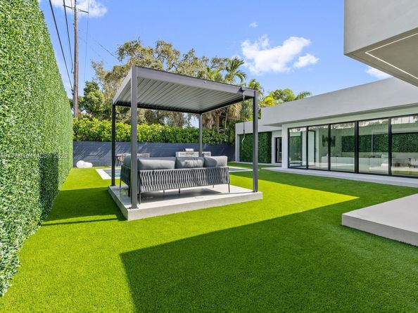 85 W Shore Dr W, Miami FL 33133