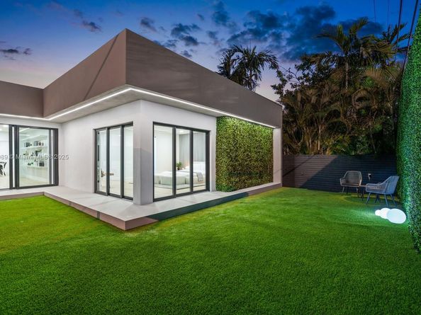 85 W Shore Dr W, Miami FL 33133