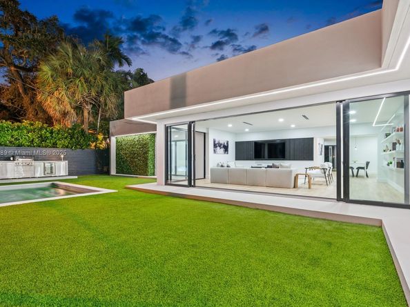 85 W Shore Dr W, Miami FL 33133