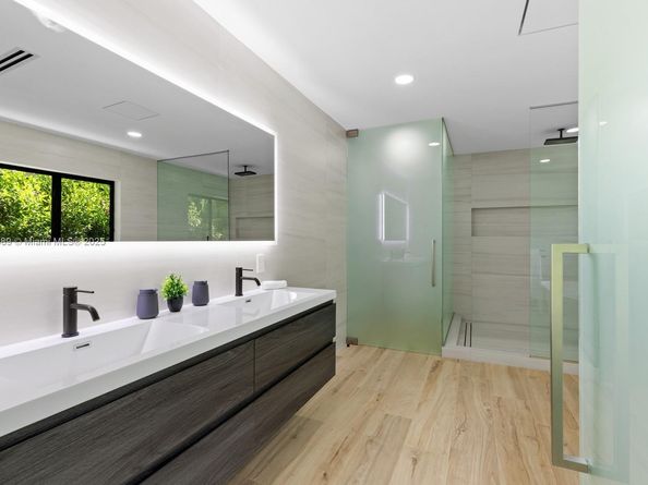 85 W Shore Dr W, Miami FL 33133