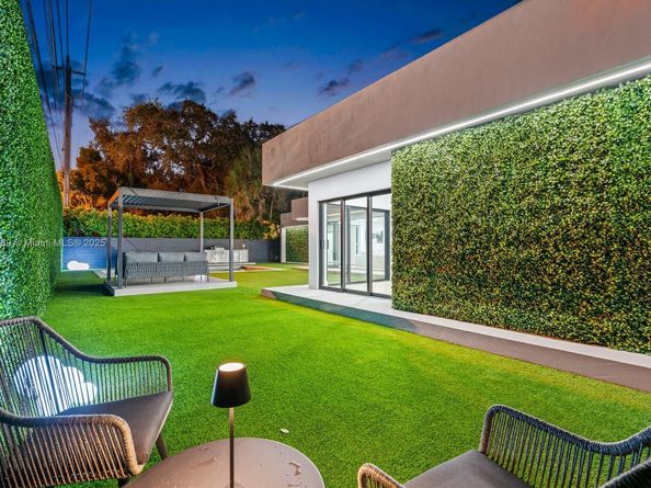 85 W Shore Dr W, Miami FL 33133