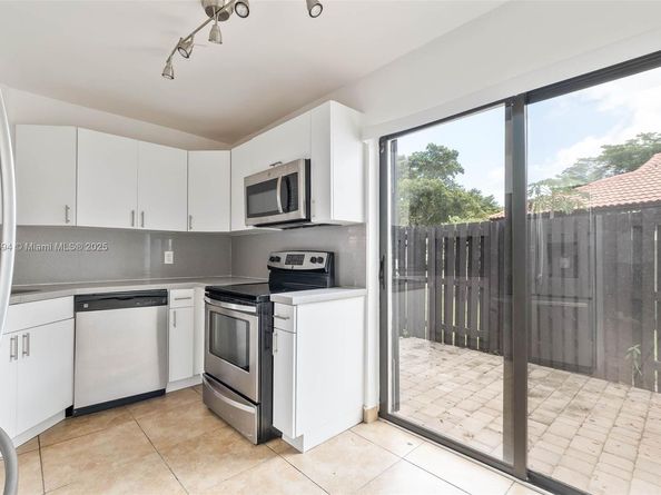14985 SW 48th Ter 26H, Miami FL 33185