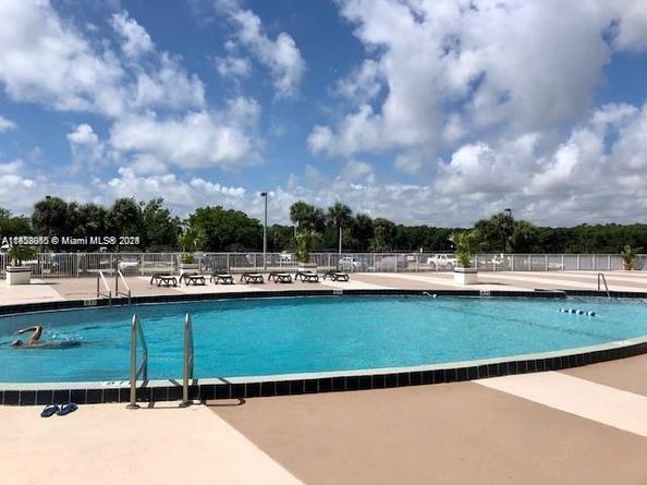 400 Kings Point Dr 820, Sunny Isles Beach FL 33160