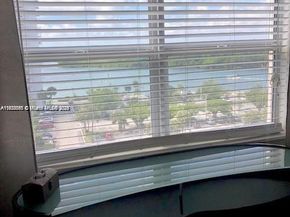 400 Kings Point Dr 820, Sunny Isles Beach FL 33160