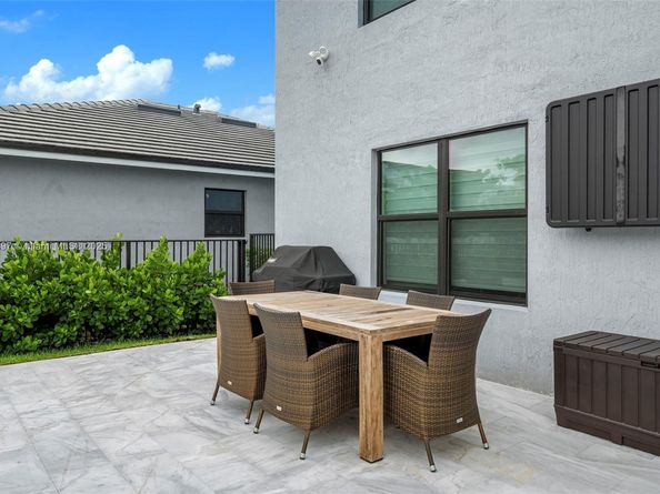 3142 Poinciana St, Lauderdale Lakes FL 33311