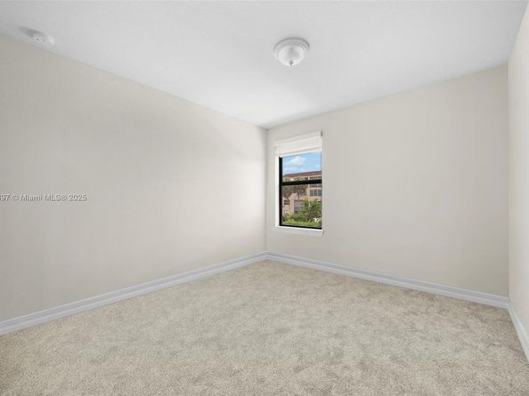 3142 Poinciana St, Lauderdale Lakes FL 33311