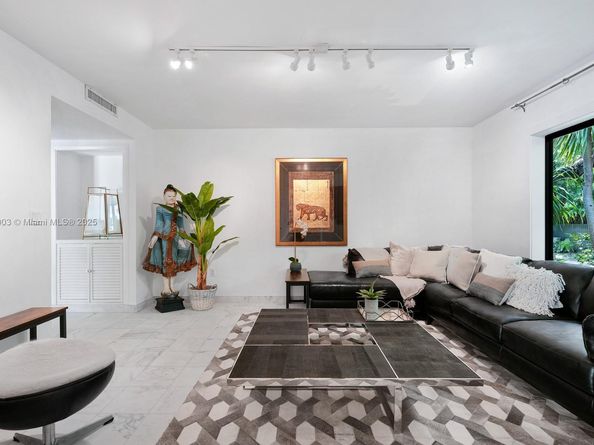 575 Hibiscus Ln, Miami FL 33137