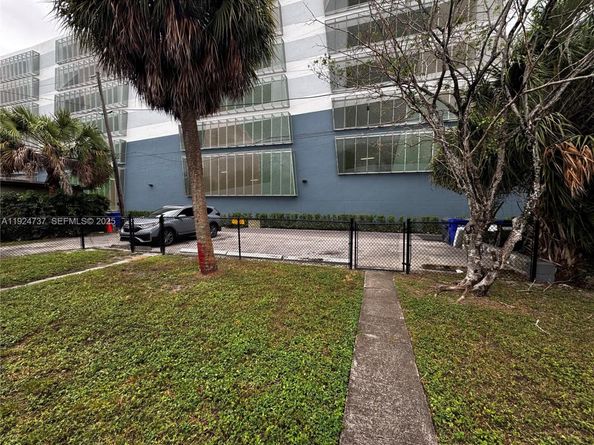 2030 Taylor St, Hollywood FL 33020