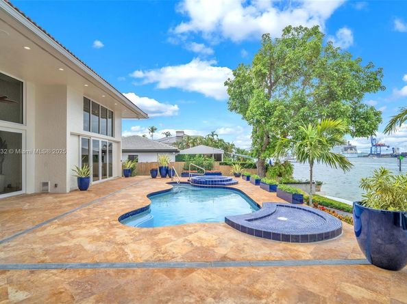 1925 Harbourview Dr, Fort Lauderdale FL 33316