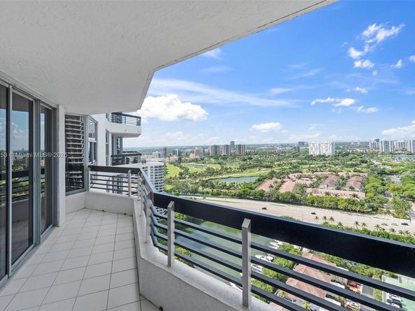 3530 Mystic Pointe Dr 3107, Aventura FL 33180