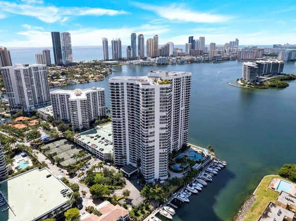 3530 Mystic Pointe Dr 3107, Aventura FL 33180