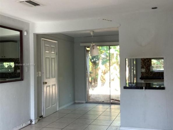 5741 Simms St, Hollywood FL 33021