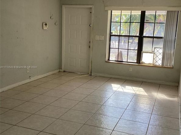 5741 Simms St, Hollywood FL 33021