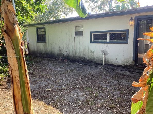 5741 Simms St, Hollywood FL 33021