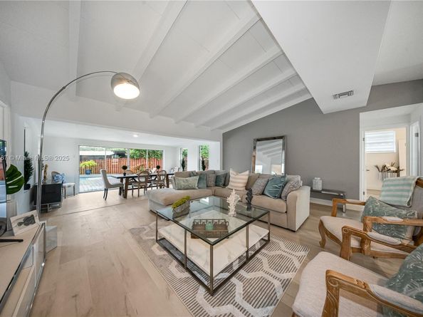 2406 Marathon Ln, Fort Lauderdale FL 33312