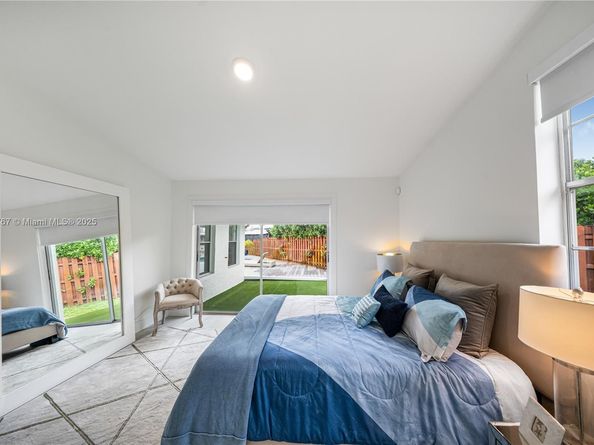 2406 Marathon Ln, Fort Lauderdale FL 33312