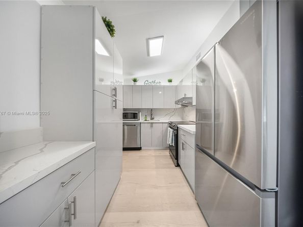 2406 Marathon Ln, Fort Lauderdale FL 33312