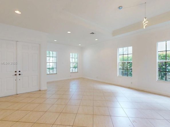 4713 Village Way, Davie FL 33314