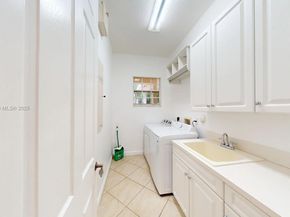 4713 Village Way, Davie FL 33314