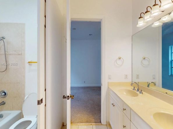 4713 Village Way, Davie FL 33314