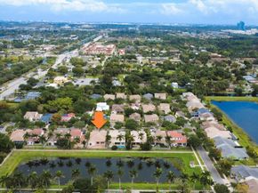 4713 Village Way, Davie FL 33314