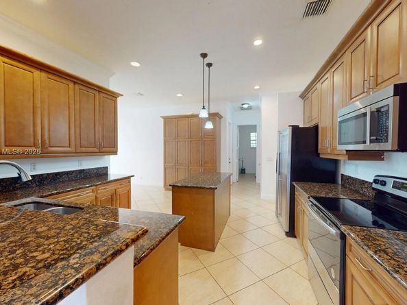 4713 Village Way, Davie FL 33314