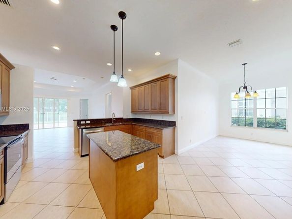 4713 Village Way, Davie FL 33314