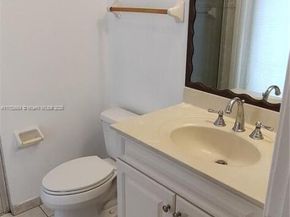 4713 Village Way, Davie FL 33314